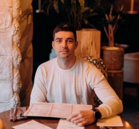 Инфошум на рынке 2026: как читать отзывы по методу Ефремова